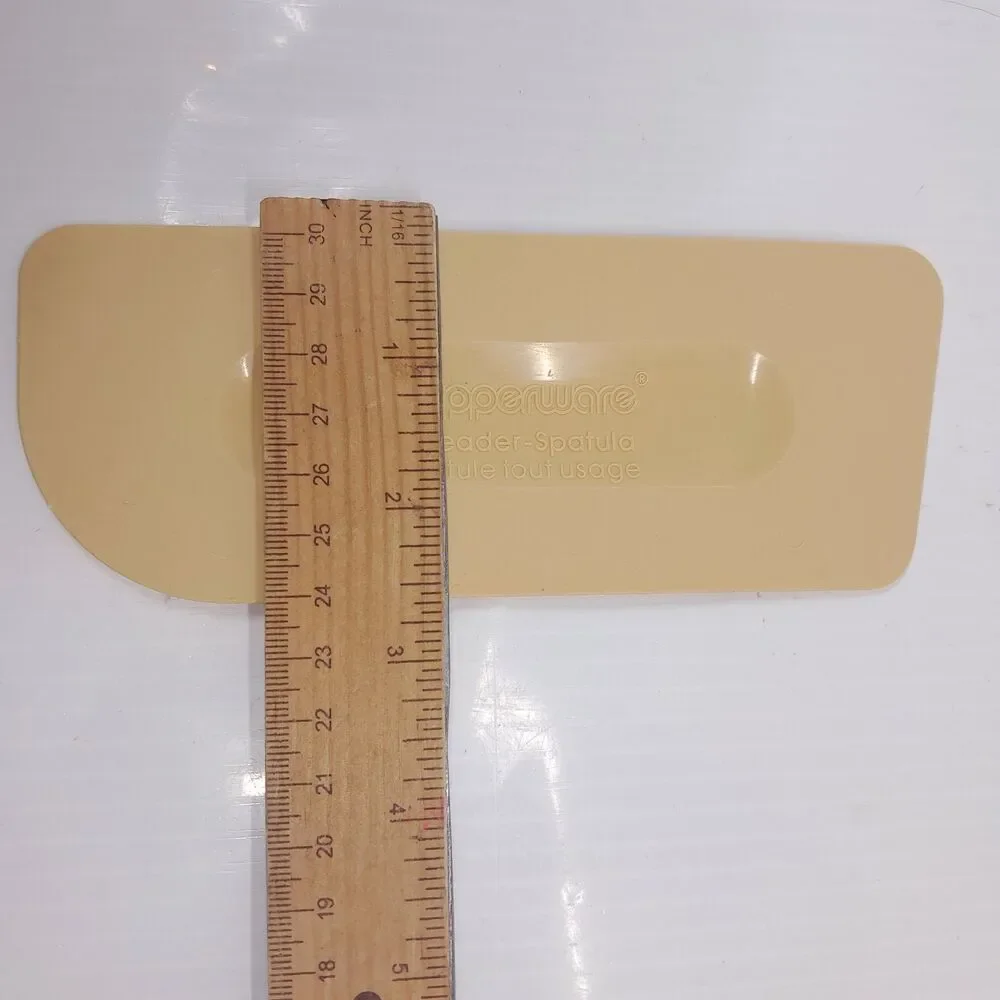 Tupperware Spatula Spreader plastic rounded edge almond beige brown made Mexico